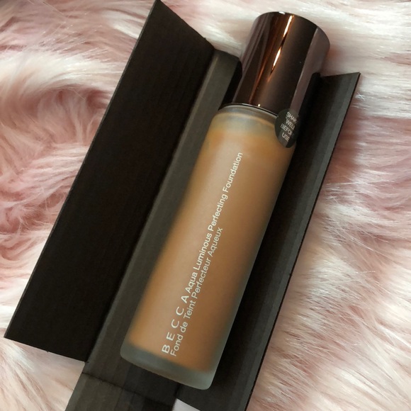 Becca perfecting foundation and brow contour - Picture 4 of 5